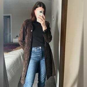 Brown Leather trench coat 🤎 Size M with embroider details (pictured)